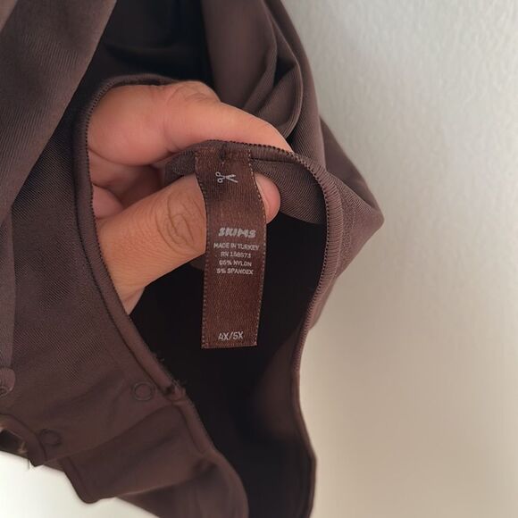 NWT‎ SKIMS ESSENTIAL MOCK NECK SLEEVELESS BODYSUIT - 4X/5X - Picture 9 of 9